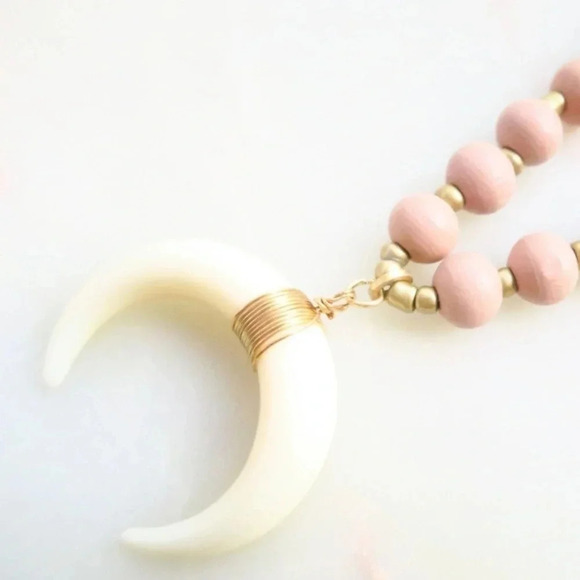 Boho Festival Crescent Beaded Necklace in Blush Pink New - Picture 2 of 3